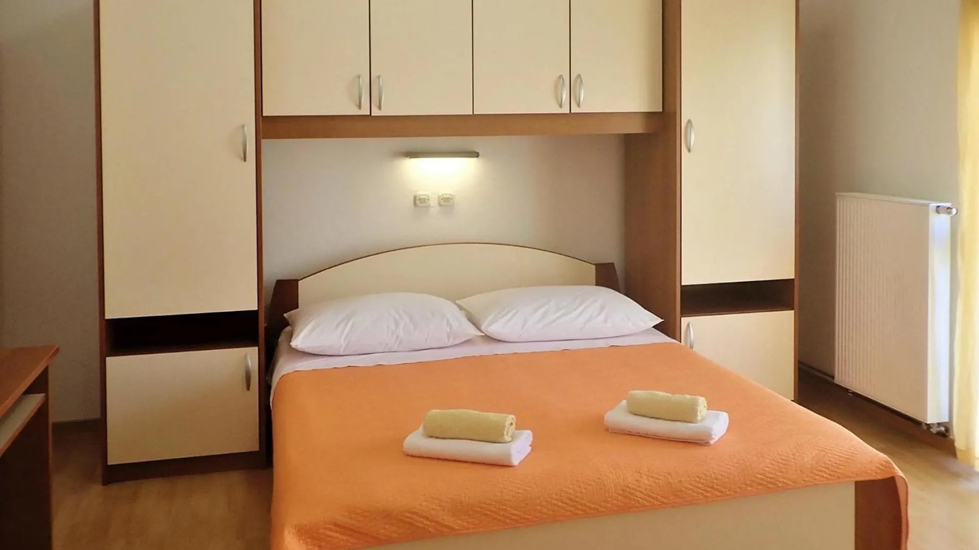 Apartment Pink In Starigrad Paklenica Only 200 M From The Sea