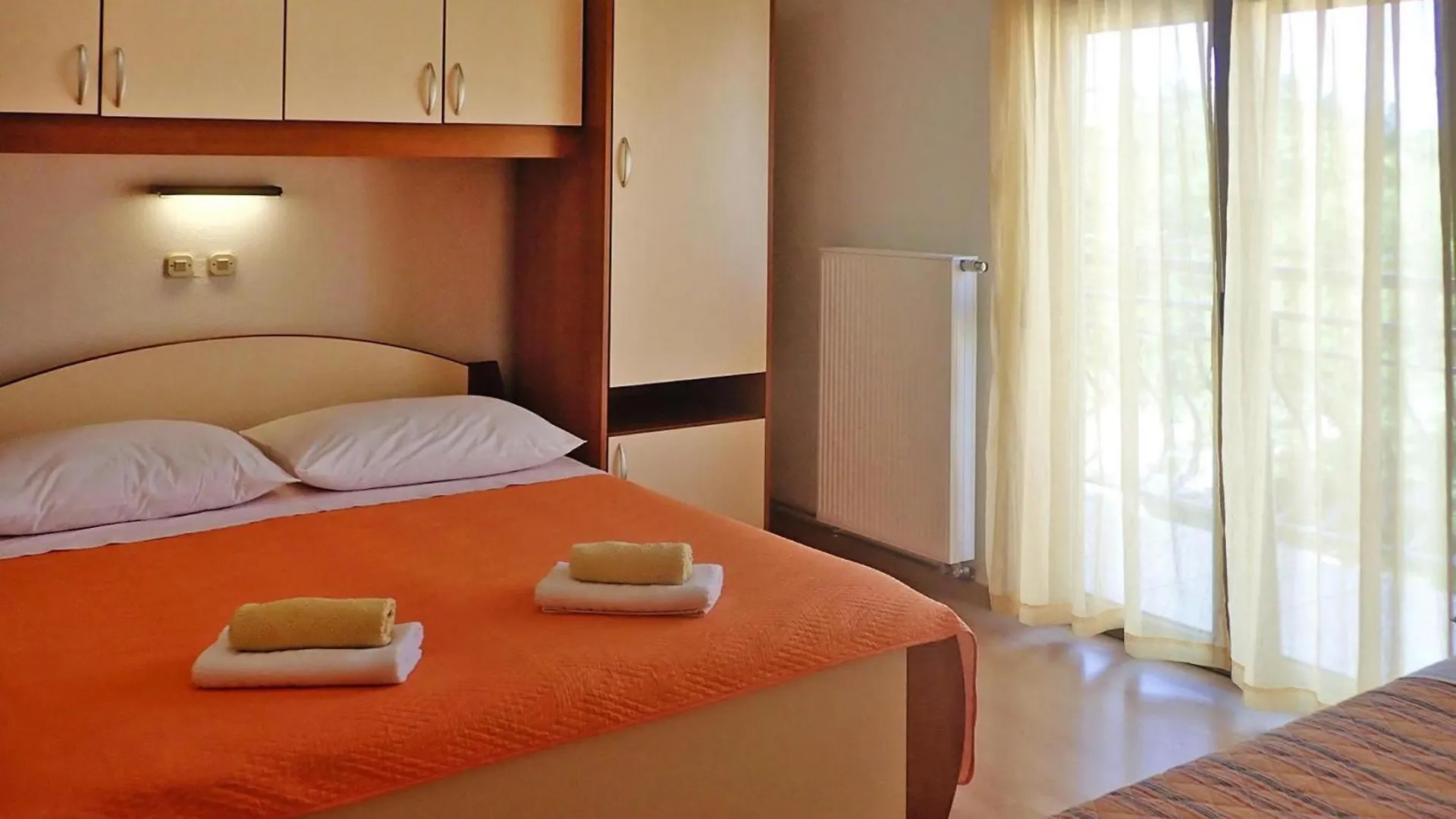 Apartment Pink In Starigrad Paklenica Only 200 M From The Sea