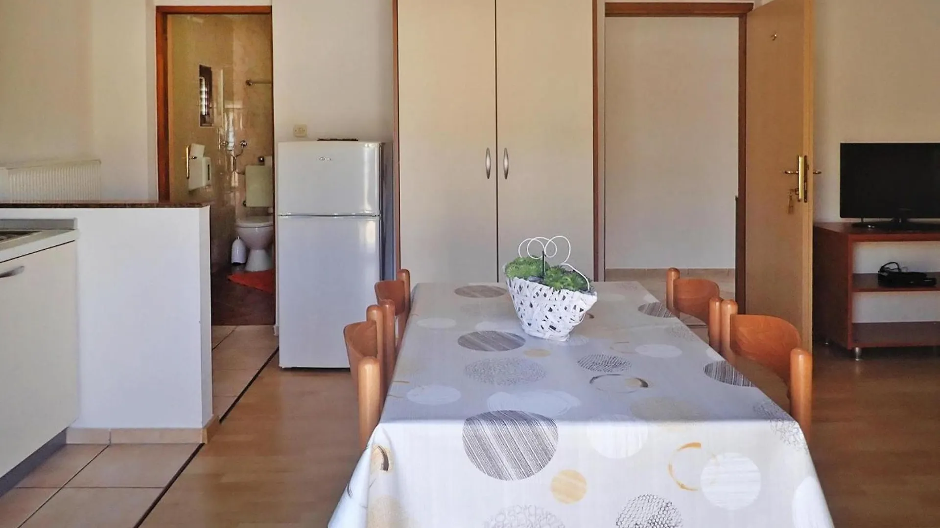 Apartment Pink In Starigrad Paklenica Only 200 M From The Sea