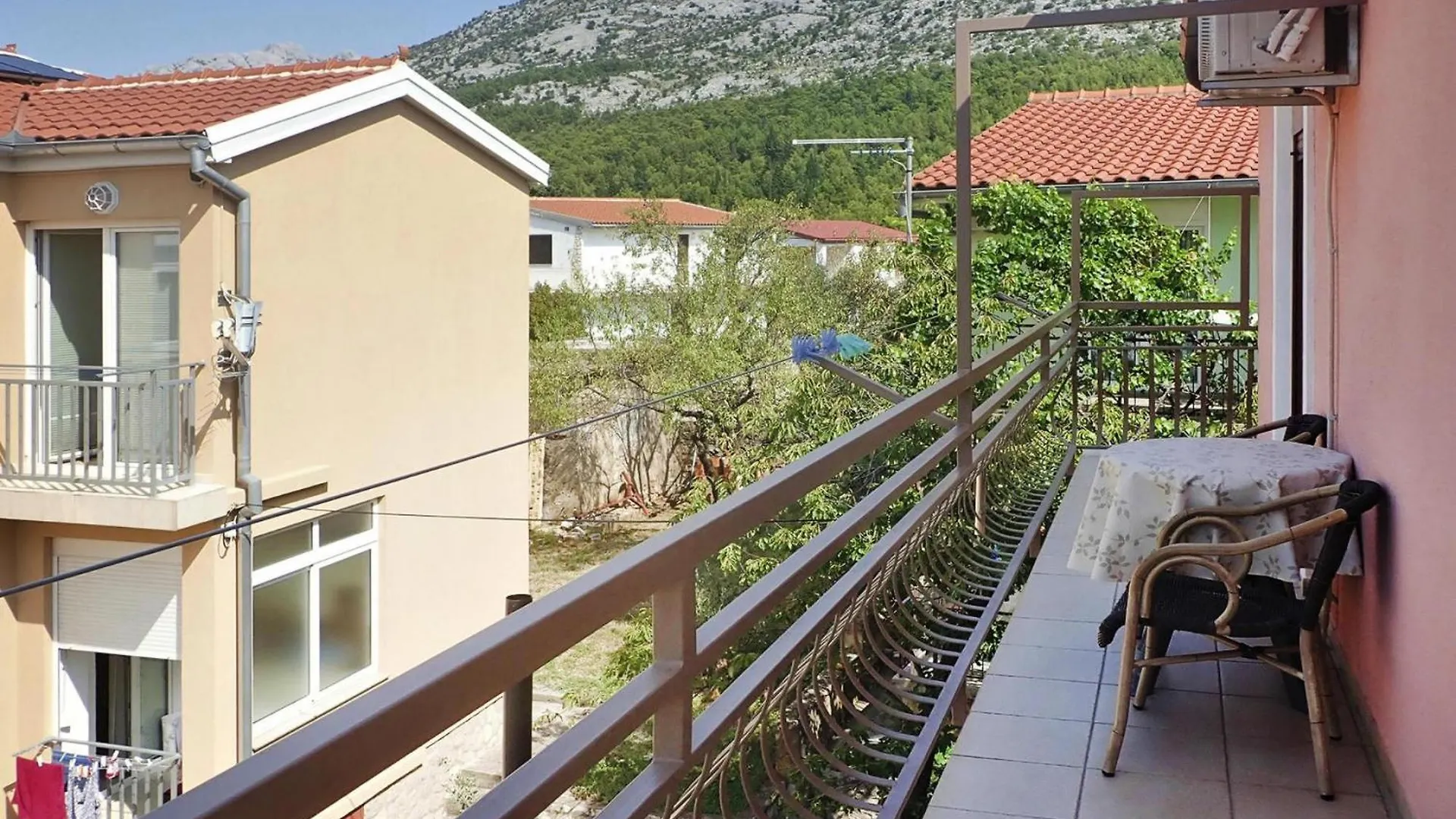 Apartment Pink In Starigrad Paklenica Only 200 M From The Sea