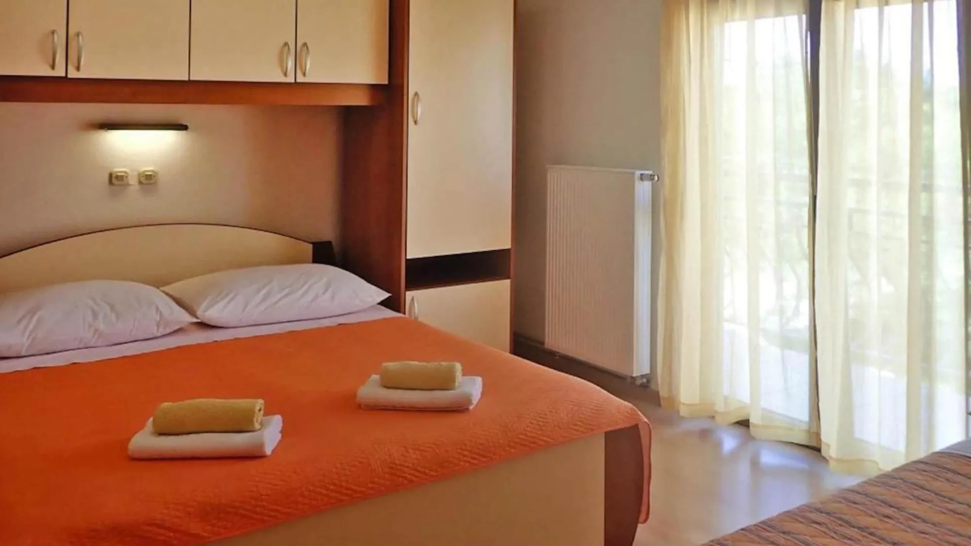 Apartment Pink In Starigrad Paklenica Only 200 M From The Sea