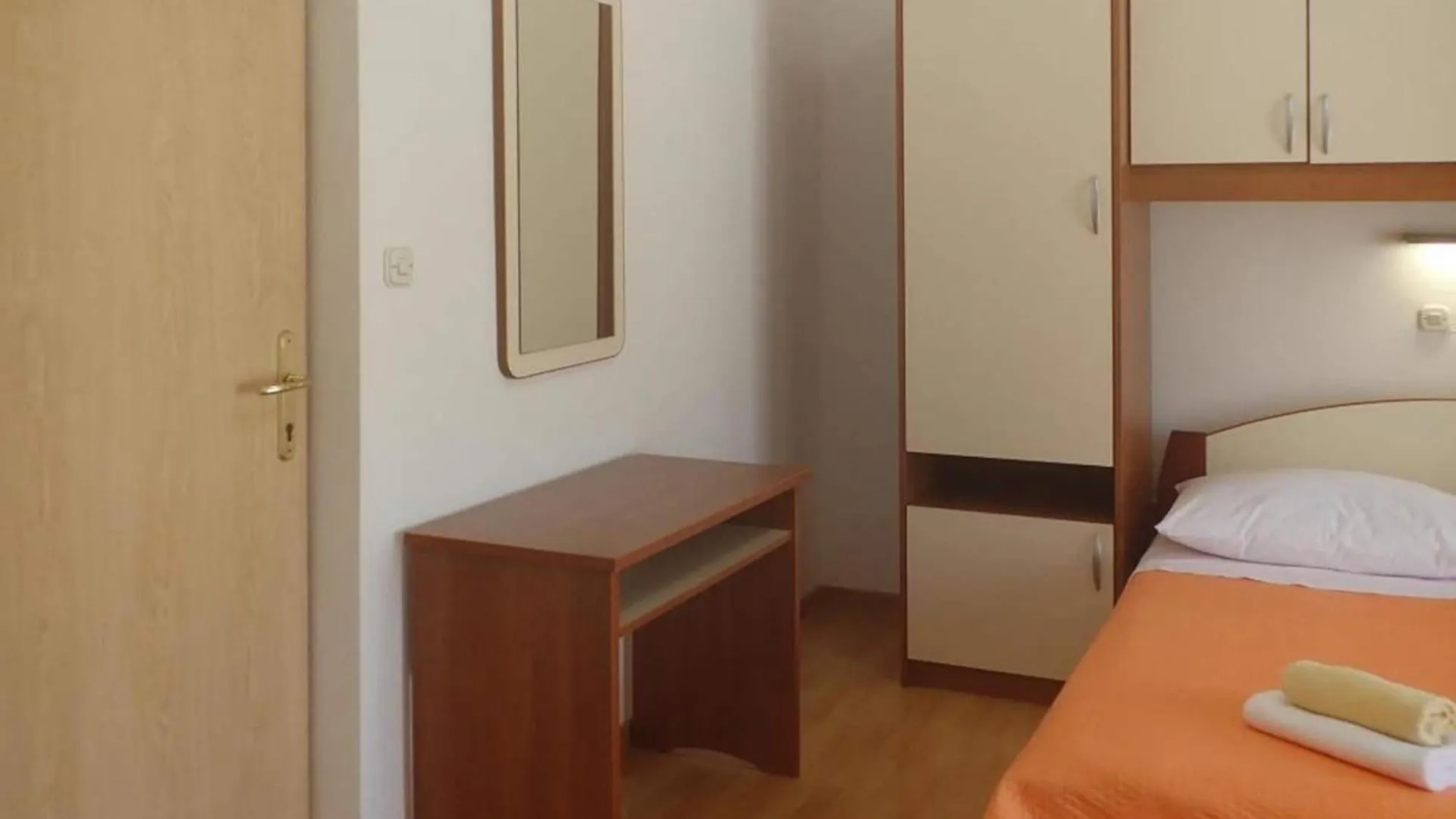 Apartment Pink In Starigrad Paklenica Only 200 M From The Sea